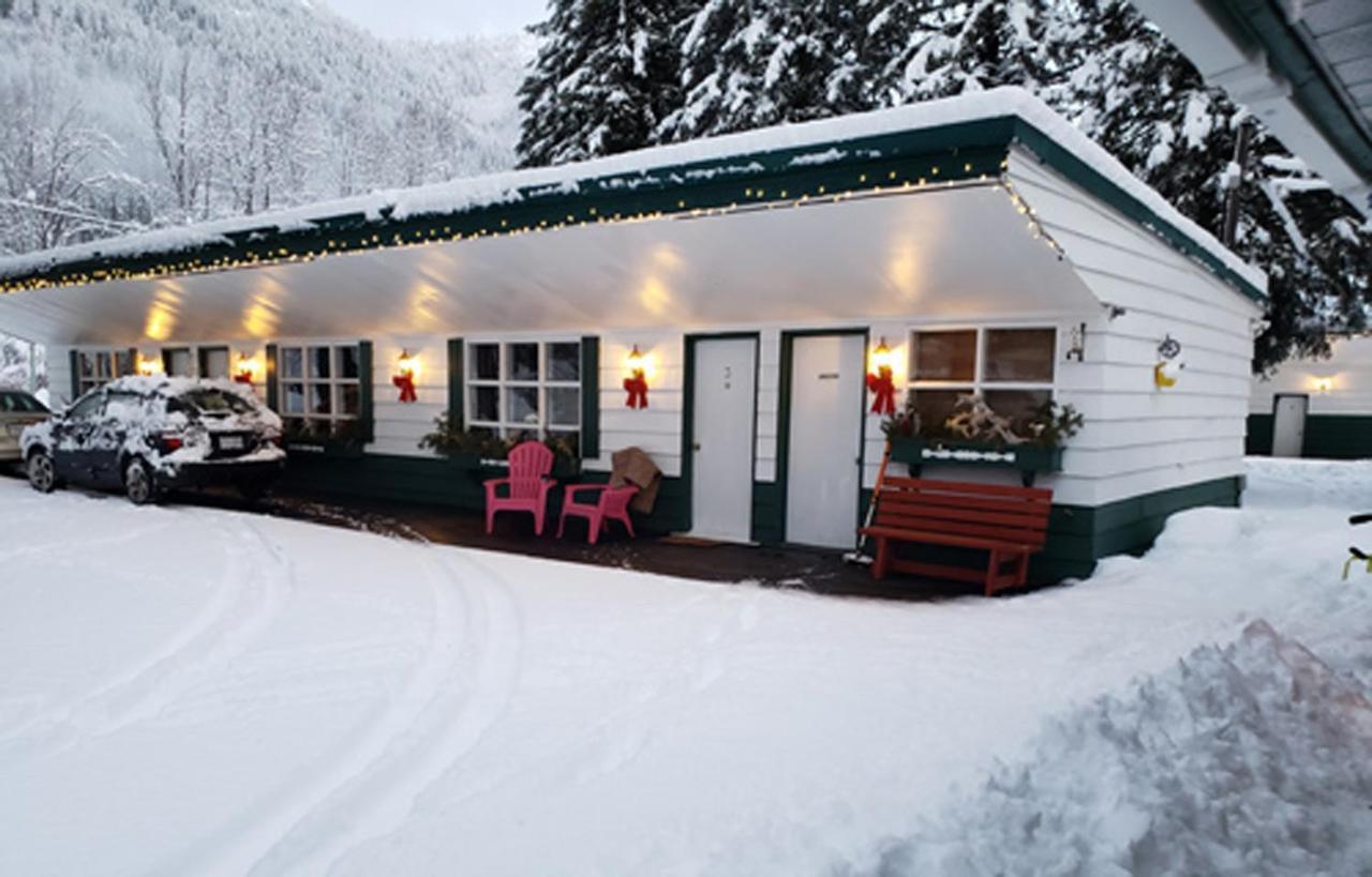 Reno Motel Salmo Kültér fotó