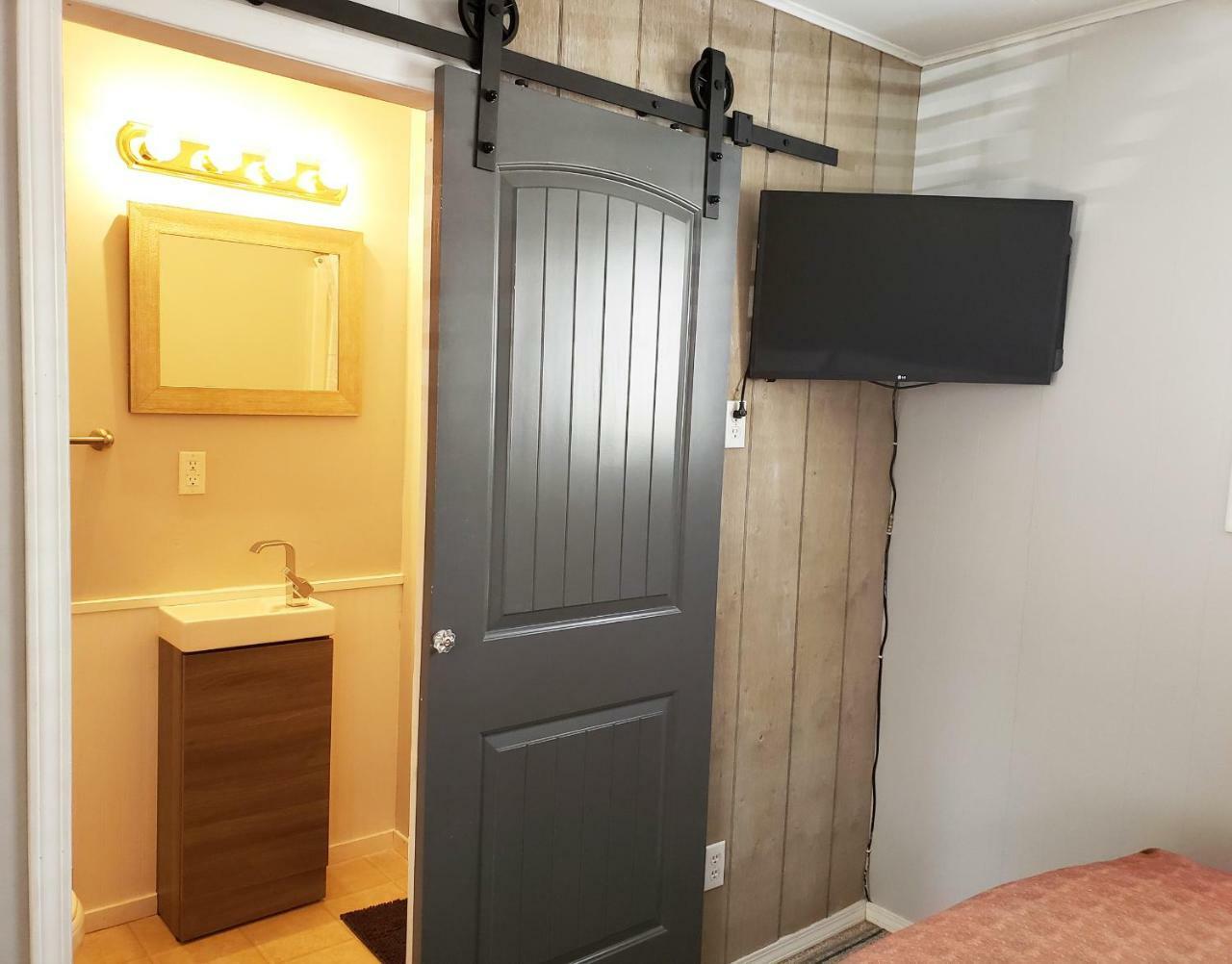 Reno Motel Salmo Kültér fotó