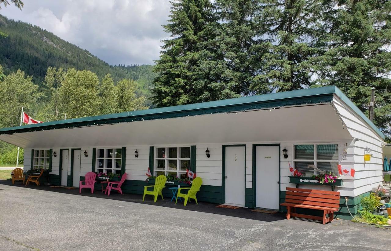 Reno Motel Salmo Kültér fotó